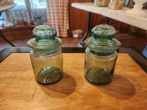 lot 285 image: Set of 2 small vintage blue lidded jars