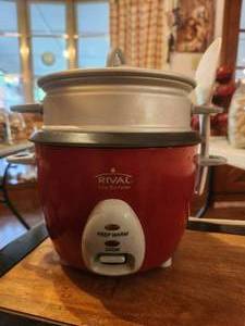 lot 293 image: Rival 6 cup rice cooker