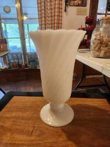 lot 294 image: Vintage milk glass vase by E.O. Brody Co.