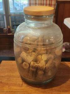 lot 300 image: Cracker Barrel Style cannister with wood lid full of wine corks