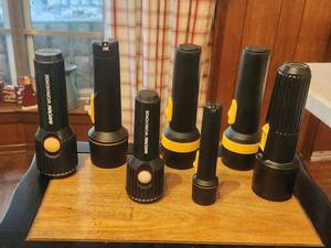 lot 301 image: Box of flashlights