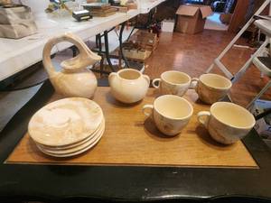 lot 303 image: Southwestern Style Creamer and sugar bowl with 4 cups and saucers
