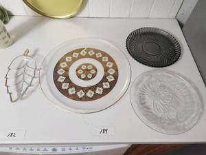 lot 287 image: Selection of glass serving trays - Vintage Culver LTD-Valencia cocktail serving tray