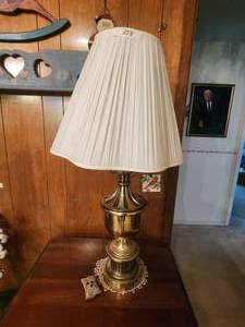 lot 358 image: Brass table lamp with shade - matches 313