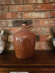 lot 366 image: Vintage Little Brwon Jug music box