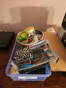 lot 389 image: Selection of miscellaneous items