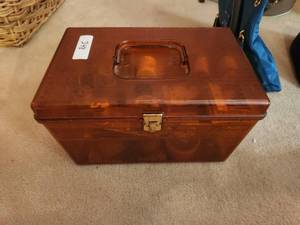 lot 348 image: Plastic sewing box full of sewing items