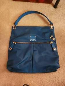 lot 347 image: Blue Henri Bendel purse