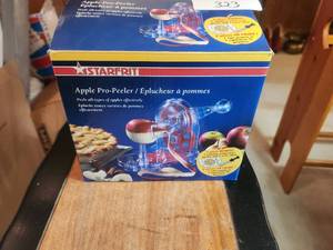 lot 323 image: Starfrit apple pro-peeler