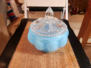 lot 327 image: Vintage Fenton blue melon powder jar