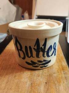 lot 338 image: Marshall Pottery butter crock with lid