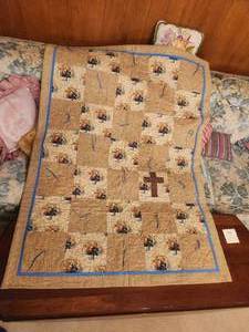 lot 371 image: Prayer quilt