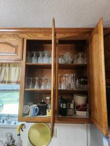 lot 183 image: Contents of upper cupboard by refrigerator