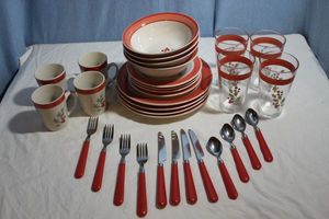 lot 31 image: Vintage Gibson 32 Piece Christmas Holly and Berries Dishes Serving for Four (4) Includes Glasses, Plates, Bread Plates, Bowls, Mugs silverware
