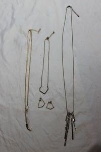 lot 50 image: Gold in color Jewelry
