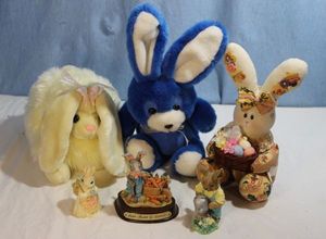 lot 309 image: Waskily Wabbits, Plush Bunnies and Resin Figurines by Leonardo