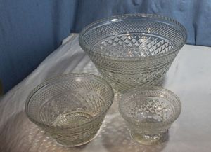 lot 75 image: Wexford by Anchor Hocking Trio bowl Set