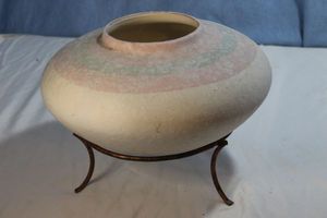 lot 76 image: Vintage (1980) Native American Post Modern Bowl on Stand. 12X6