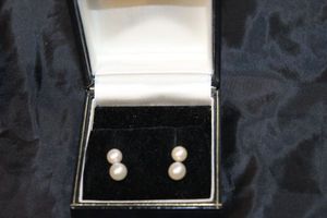 lot 86 image: Pearl Earrings Authenticity Unknown