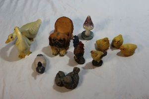 lot 90 image: Small Animal Figurines and a Mushroom