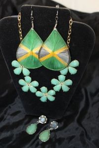 lot 128 image: Ladies Vintage Necklace and Two (2) Pairs of Earrings, Sea Green color