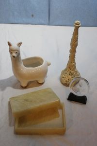 lot 148 image: Misc. Home Dcor Items