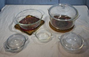 lot 152 image: Pyrex Clear Glass Casserole Dishes