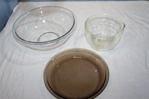 lot 153 image: Large Pyrex Mixing Bowl with a Pouring Spout and a Smoky Glass Pie Pan