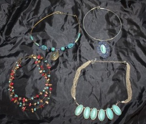 lot 177 image: Beautiful Fashion Necklaces See Below