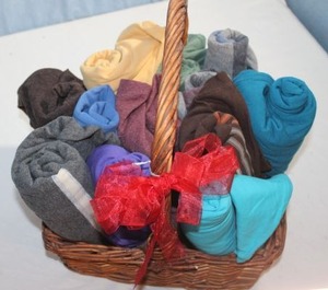 lot 195 image: Assortment of  Mens & Womens XL Tshirts Some Vneck, Two (2) are long Sleeve