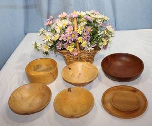lot 201 image: Wooden Dishes and Floral Arrangment in basket