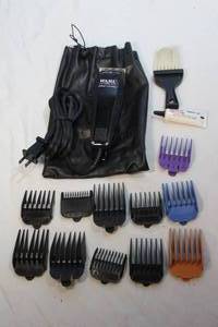 lot 208 image: Pet Groomer wahl Corded with Size Adapters