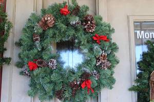 lot 254 image: Christmas Wreath with Pine Cones Approx 20