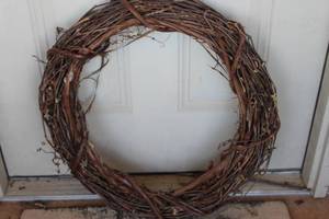 lot 259 image: Undecorated Grapevine Wreath Approx 24