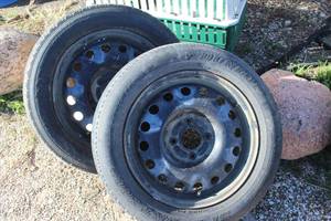 lot 257 image: Pair of Large Black Steelies 15 19560 R15