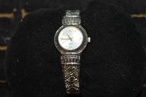 lot 265 image: Ladies Quartz Watch