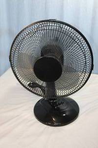 lot 273 image: Black Oscelating Fan 3 Speeds