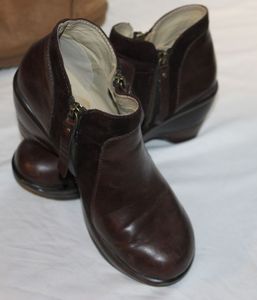 lot 322 image: Brown Ankle Boots, These Zip up on Both Side, Super Cute and Lots of Steps Left in Them Size 7