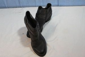 lot 323 image: Nicole Brand Ankle Boots Charcoal in Color, These Zip on One Side Size 7