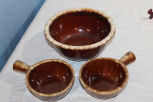 lot 337 image: Stoneware Oven Proof Large Bowl (Made in the USA) and SoupChili Bowls (Made in Canada)