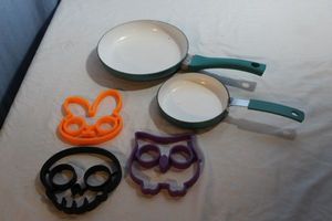 lot 339 image: Two (2) Greenwave Ceramic Coated  Skillets and Three (3) Silicone Molds