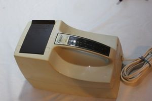 lot 341 image: Vintage Electric Ice Crusher Oster Brand