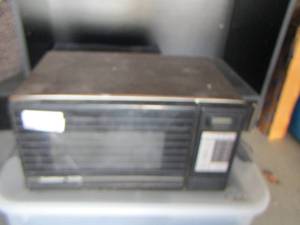 lot 57 image: Gold star microwave used