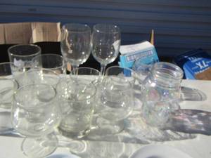 lot 87 image: Drinking glasses and wine glasses