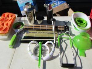lot 89 image: Kitchen lot- sushi rollers- apple slicer- drink mixer and more