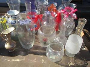 lot 98 image: 20 plus random flower vases