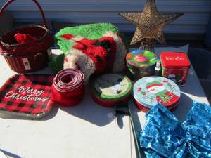 lot 101 image: Christmas lot- paper plates, tin cans, Santa rug and more