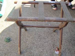 lot 109 image: Vintage luggage rack