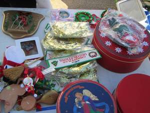 lot 116 image: Christmas lot- paper plates, tin cans, Santa rug and more
