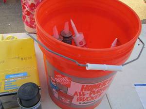 lot 117 image: Quikrete acrylic mortar repair, penetrete lubricant x 2 cans, various tubes new and used of caulking